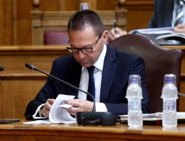 Νέα πυρά Τζανακόπουλου σε Στουρνάρα: «Δεν πρέπει να μιλάει- Ηθελε να βάλει τη χώρα σε νέα μνημονιακά δεσμά»